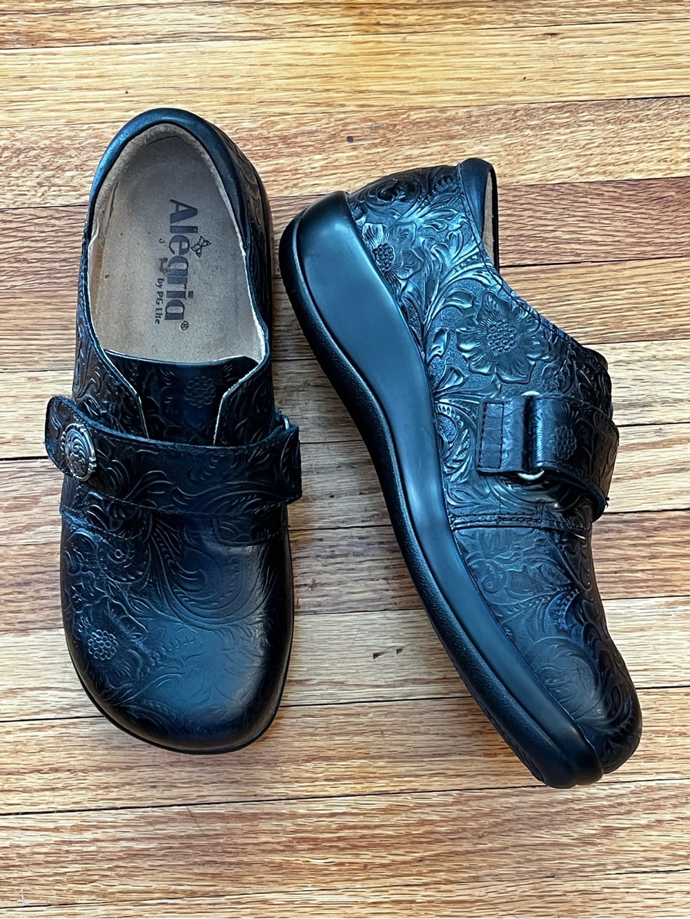 Alegria Joleen Clogs Shoes EU 38 Black Tooled Leather Floral Boho Comfort Nurse